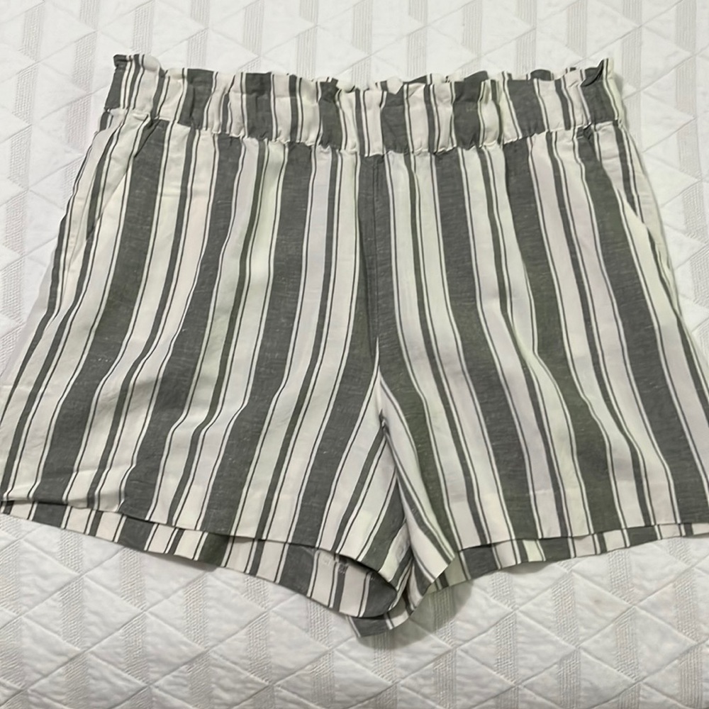 Paper bag style shorts